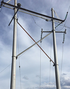 Linea eléctrica postes